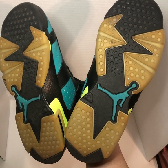 Kids Black and Teal Jordan’s - Picture 11 of 15